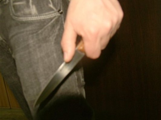 Scandal la Cernavodă: un individ beat a ameninţat cu un cuţit un taximetrist